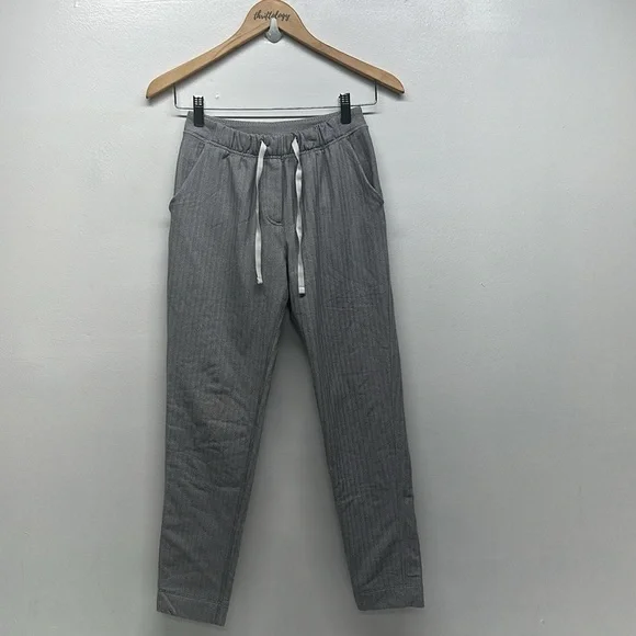 Lululemon On The Fly Jogger Pants Athletic Chevron Striped Gray White Size 2 - Picture 1 of 7